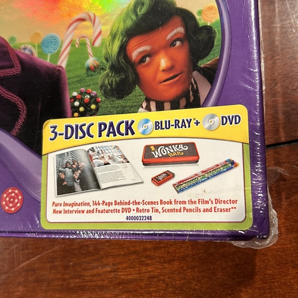 Willy Wonka & the Chocolate Factory Three-Disc 40th Anniversary Collectors Combo - Picture 3 of 15